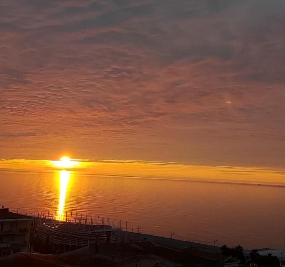 Luxury Sea View Orbi City バトゥーミ エクステリア 写真